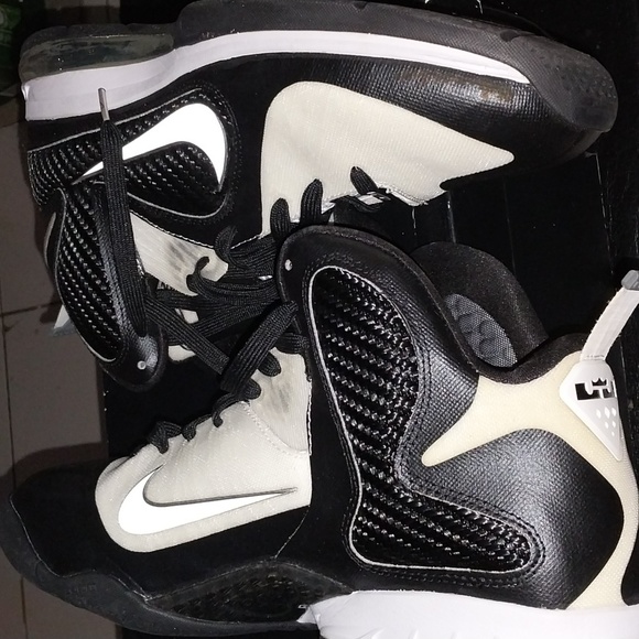 LEBRON 9 NIKE ID SIZE 12.5 HAS A LITTLE YELLOWING FROM SITTING - Picture 3 of 4